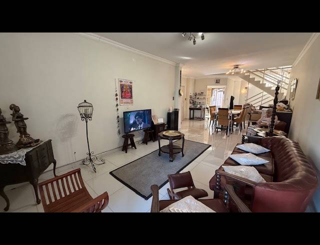 3 BEDROOM DUPLEX FOR SALE IN RESERVOIR HILLS